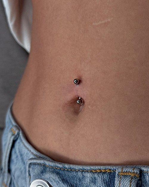urano-tattoo-space-piercing